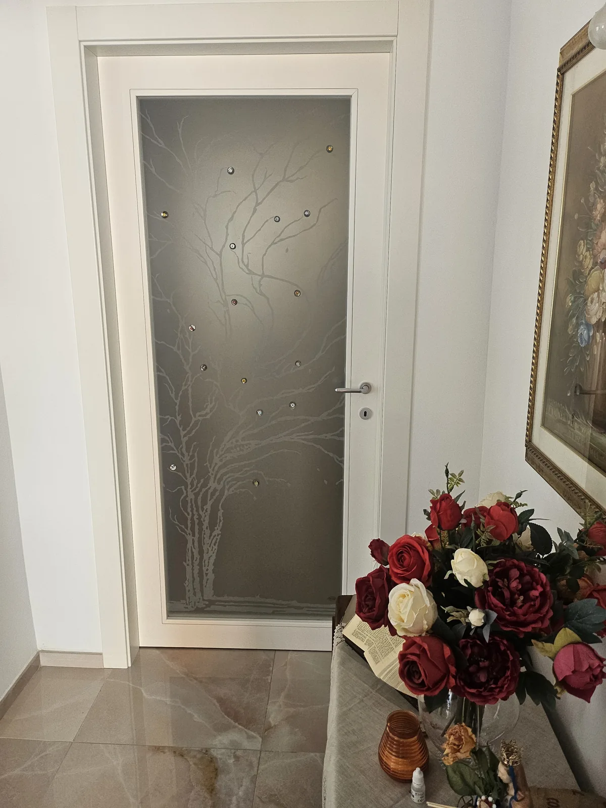 Porta da interno con vetro decorato a motivo floreale, seconda installazione - IS Metal Teramo